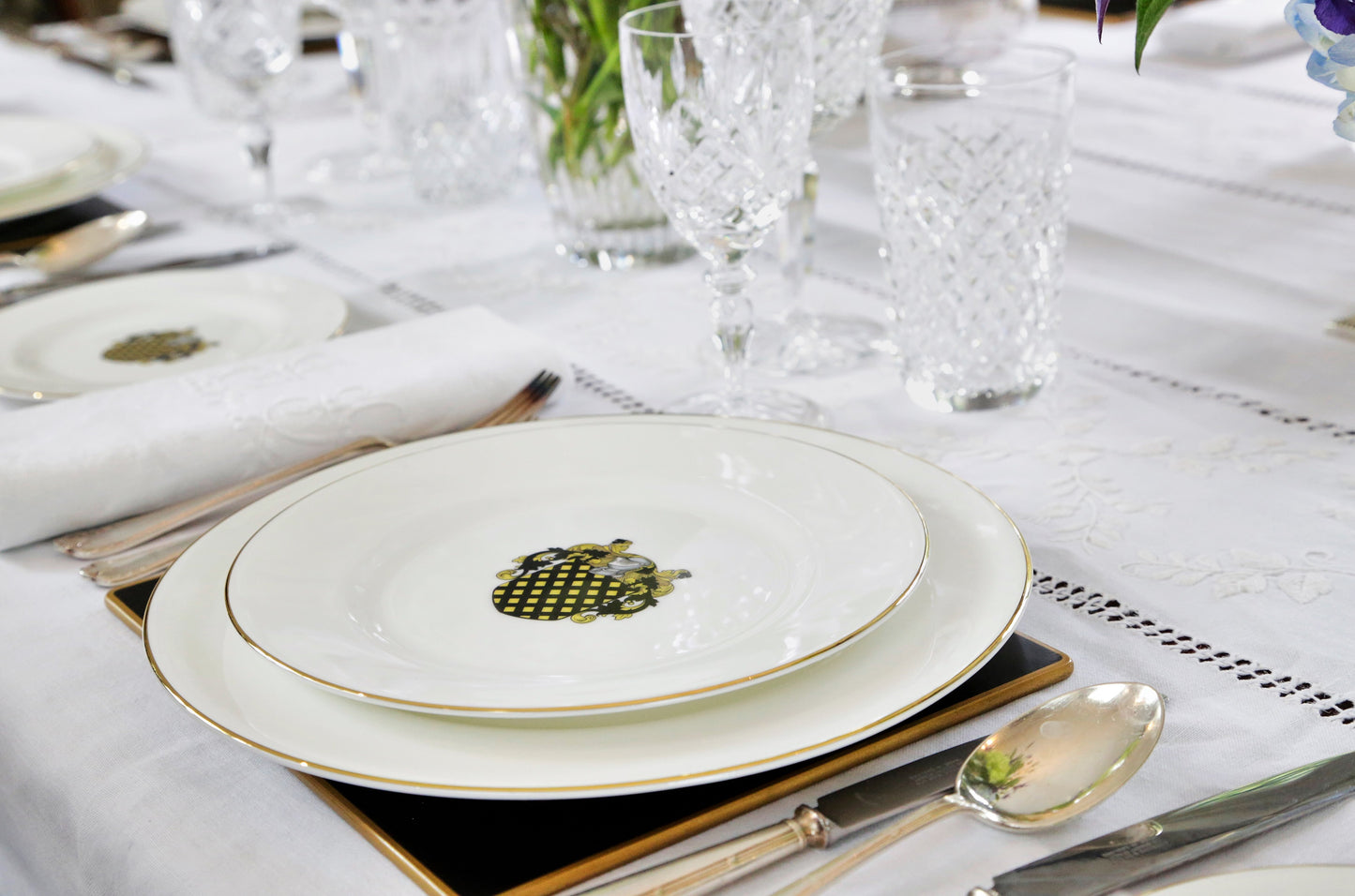 Gilded white fine bone china dinner plate